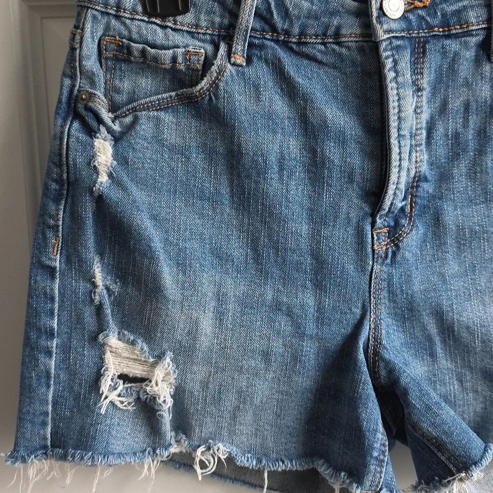 Old Navy Light Blue High Rise Distressed Jean Shorts Size 6 G142